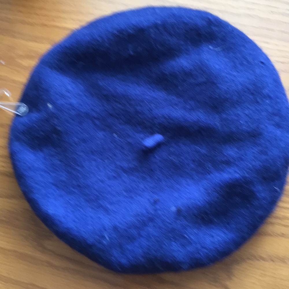 Dark blue Barrett - Picture 1 of 3